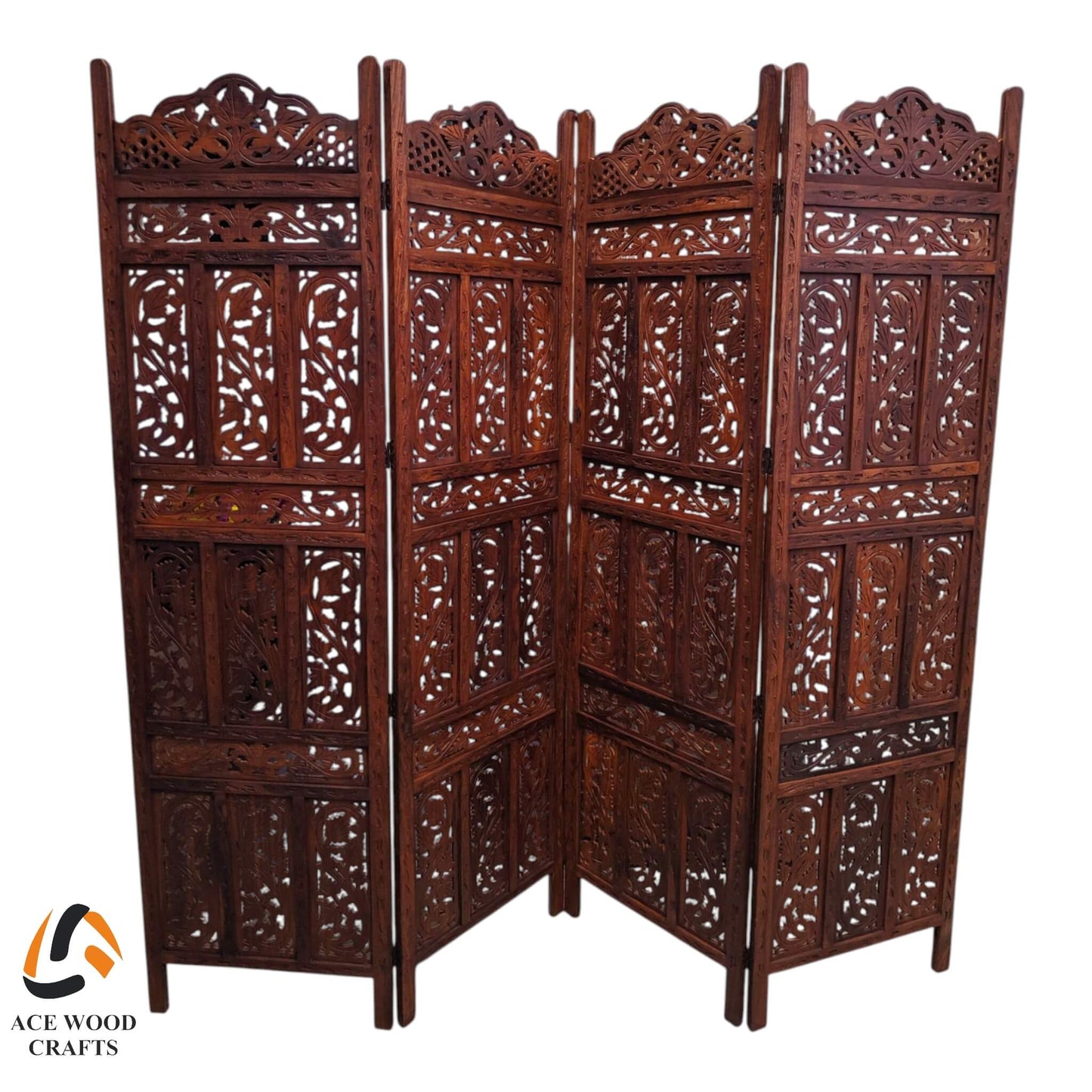 Close-up of the Sheesham wood partition in a zig-zag fold, demonstrating its stability and flexible placement.