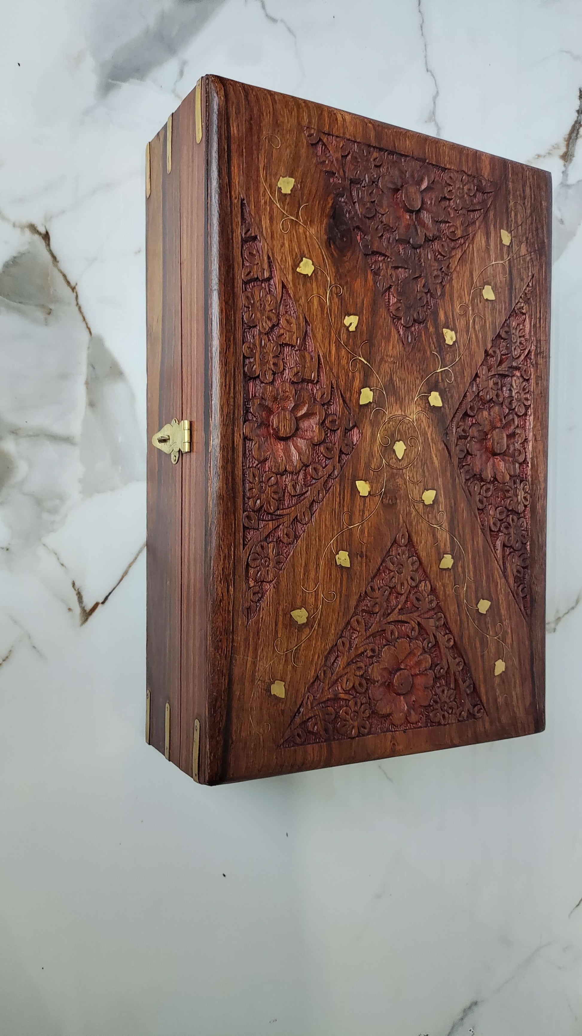 hand-carved-keepsake-box-closed.